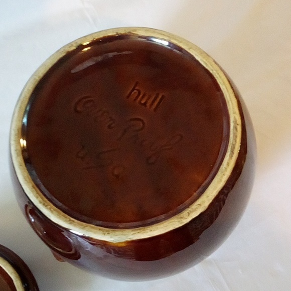 Hull pottery 6" & 4 quart bean pot,  cookie jar etc with lid very good condition - Picture 4 of 6